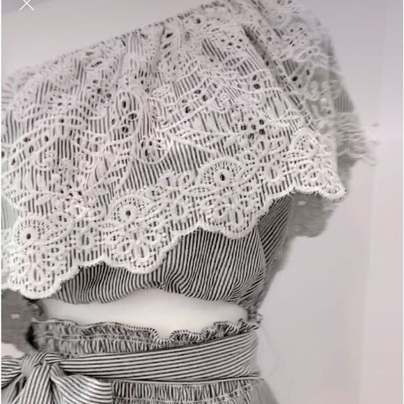 Saylor Grey & White Pinstripe One Shoulder Mini Dress Size Small - Picture 8 of 14